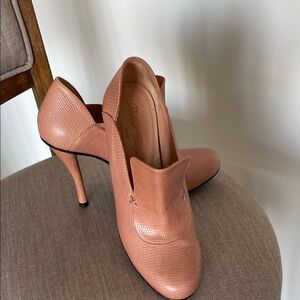 Robert Clergerie Peach Textured Pointed-Toe Heels